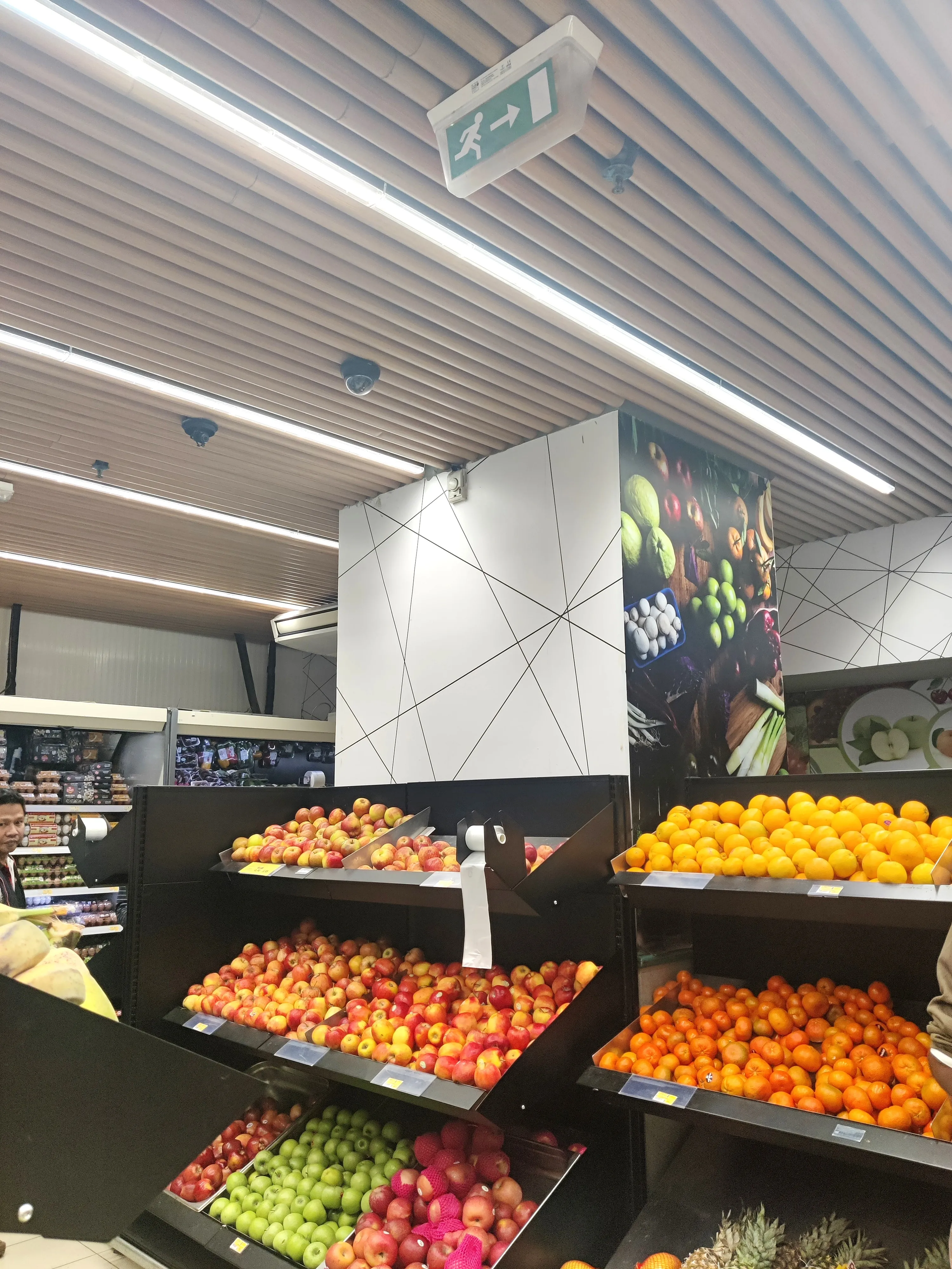 Lulu Express interior fit-out - view 3